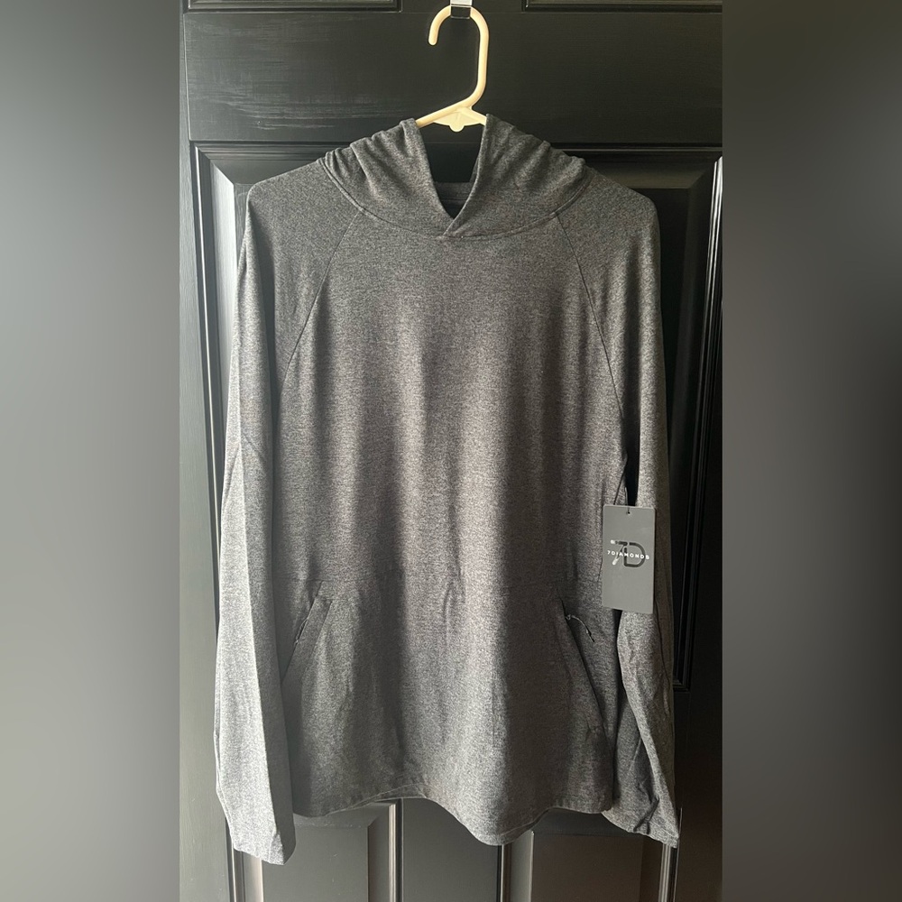 7 Diamonds Men’s Medium Core Performance Soft Hoodie Gray Zipper Pockets NWT